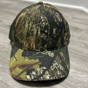 NWOT Kati Camouflage Adjustable Hat w/ American flag details‎ on brim